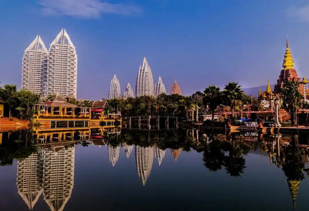 鲜辣民族风味傣族美食_景洪告庄西双景夜市_云南黑暗料理网红打卡店,