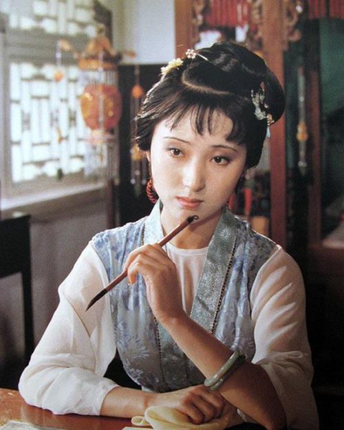 女明星古装写字_古装美女读书写字的图片_古装美女写书法