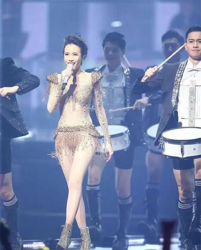 娱乐圈长得很像的明星_长得丑身材好明星_身材好的女明星