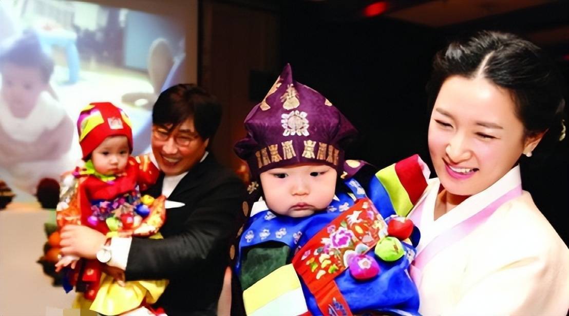 林青霞获得香港大学名誉博士学位_林青霞67岁可爱回怼网友_与林青霞齐名的女明星