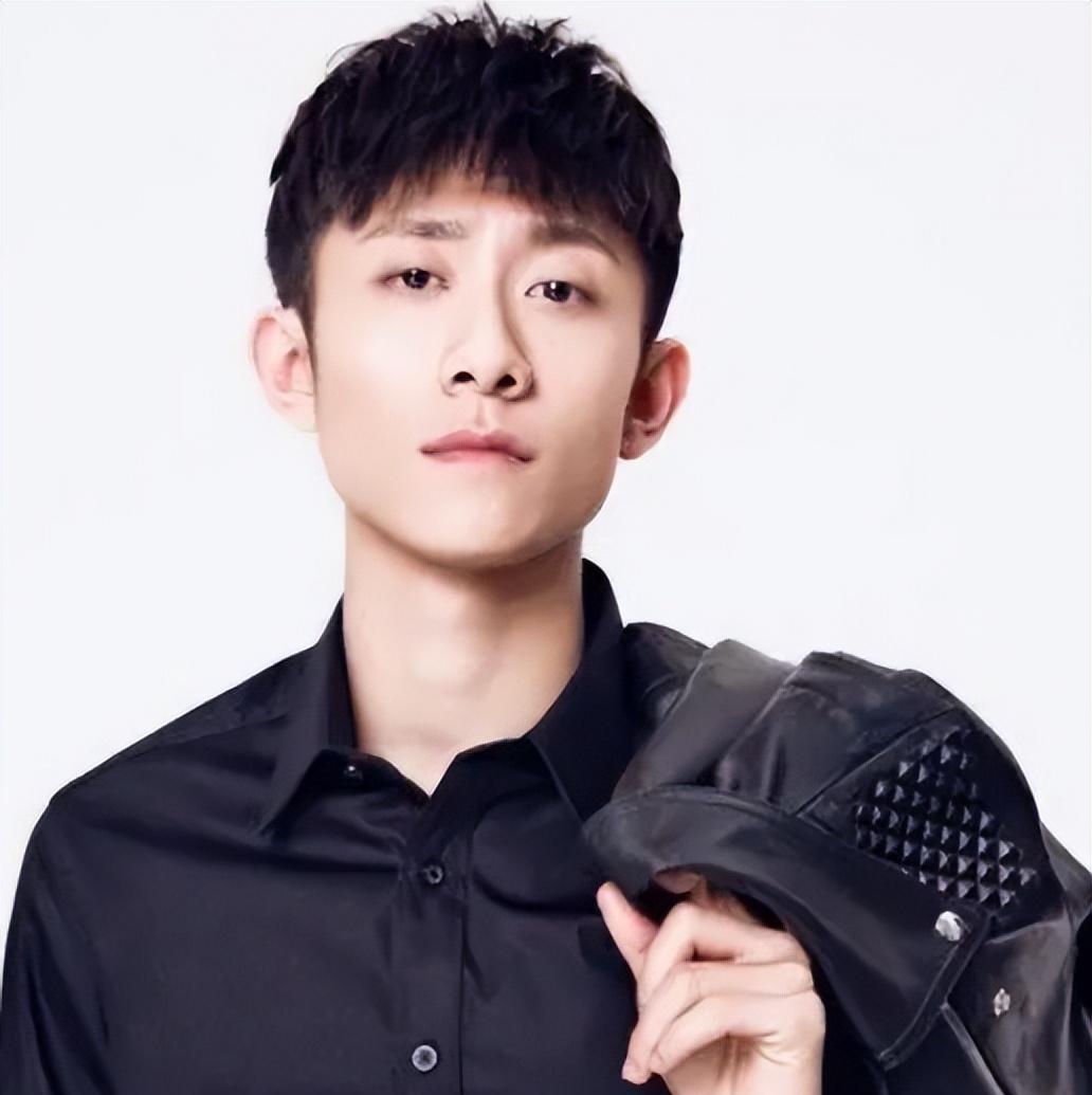 国内明星黑料,_张一山李沁恋情曝光_张一山黑料缠身事件