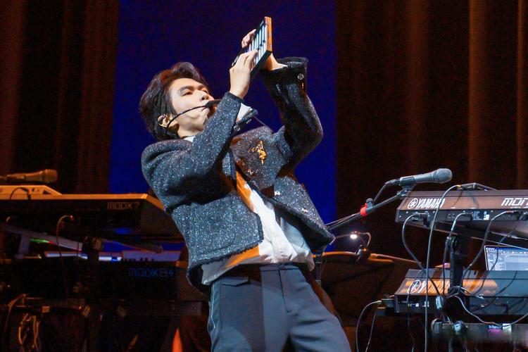 歌手圈娱乐男星有哪些_娱乐圈男歌手排行榜_娱乐圈43岁男歌手