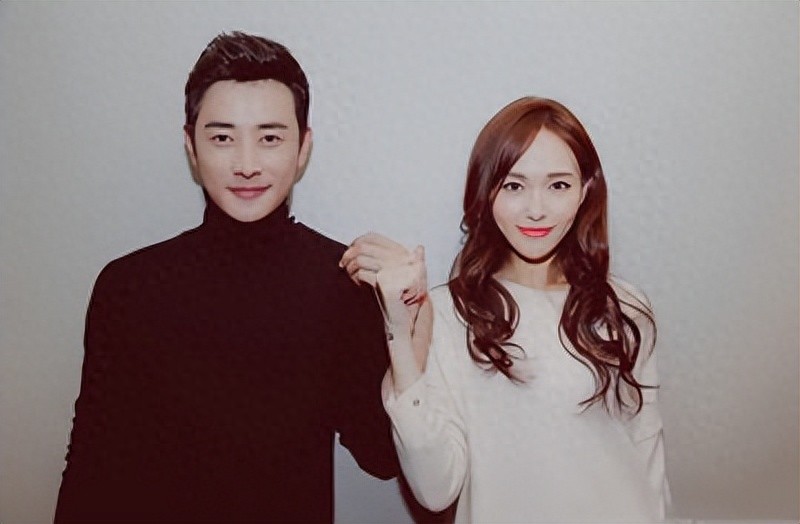 38岁唐嫣状态超好！身材纤细腰臀比例优越，辣妈照样活成少女