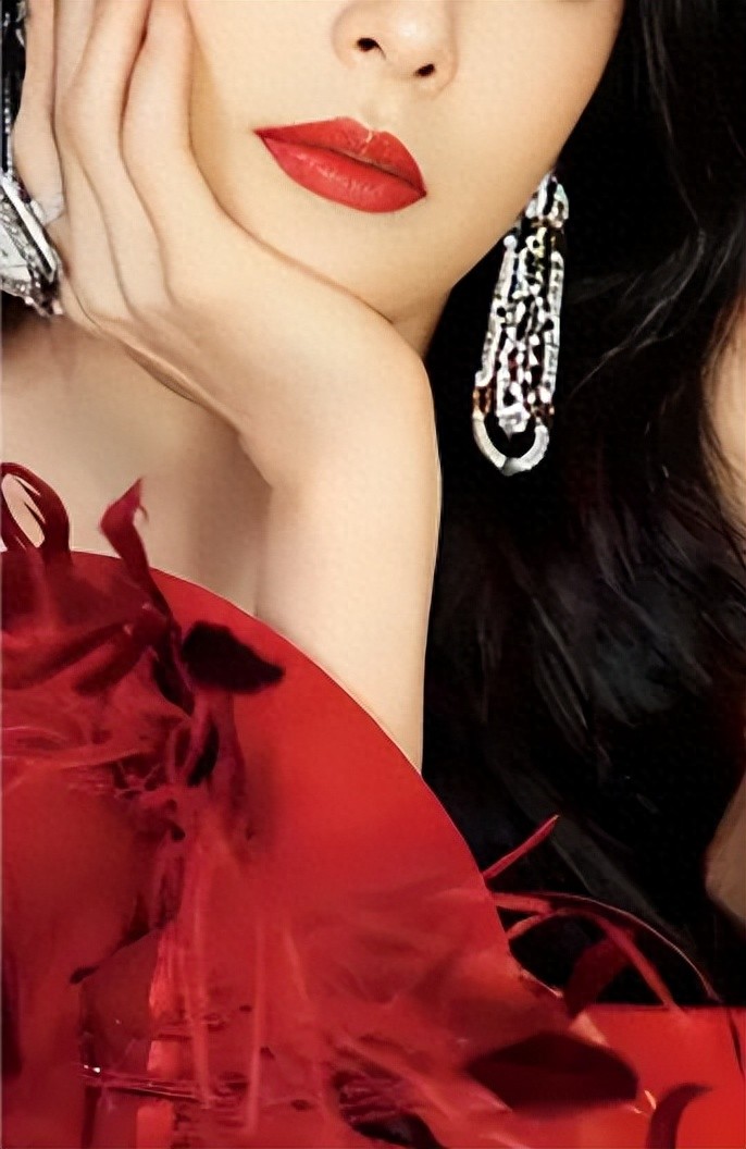 讲一个霸气女星即将塌房的瓜!